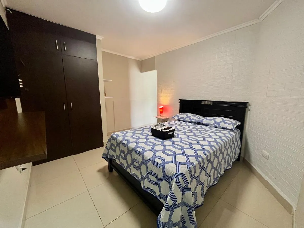Suite Junior Urdesa Central. Guayaquil 0*,  Ekvador